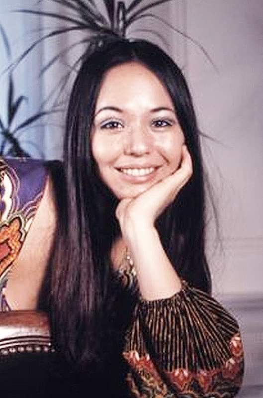 Happy birthday YVONNE ELLIMAN!
(December 29, 1951) 