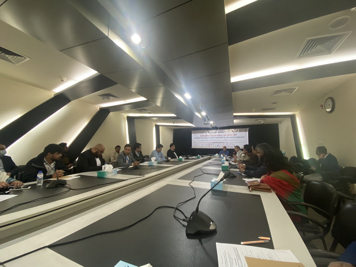 Discussion on #Climate Diplomacy towards #COP27-Bangladesh. #LossandDamage funding mechanism is a gsin. Challenges include no phase out of fossil fuel, #fossilfuel lobbyists, Harmful investment in low energy, Less focus on human rights-gender.<a href="/SaleemulHuq2/">Saleemul Huq</a> <a href="/DohaCprd/">Md Shamsuddoha</a> @SohanBMYP