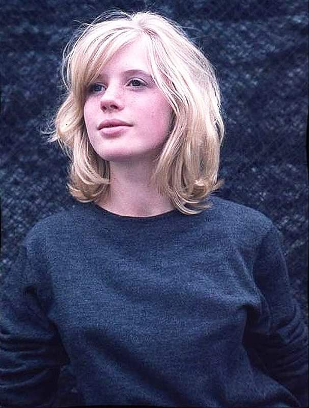 Happy birthday MARIANNE FAITHFULL!
(December 29, 1946) 