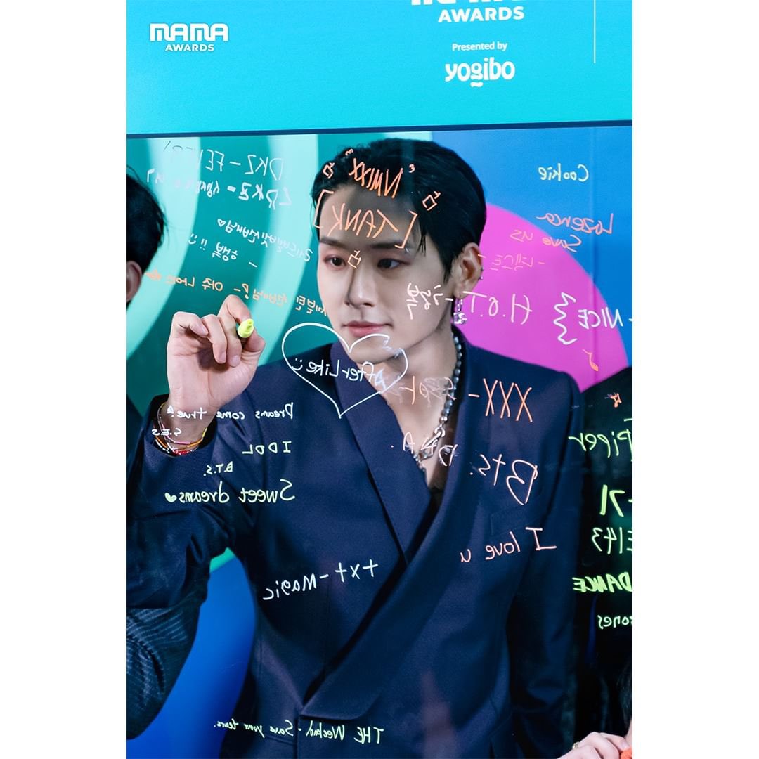 아니 세상에,,,, 얼굴이,,, 얼굴이,,,,,,,, 엠사는 지금까지 이거를 숨기고 있었단 말인가,,