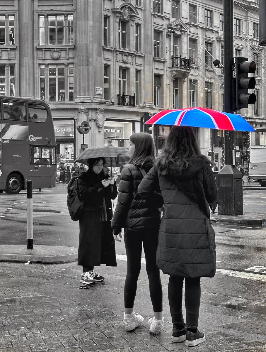 Oxford Circus.
#London #londonlife #lovelondon  #MetroLDN #visitlondon #thisislondon #Mylondon #london4all #londonuk  #londonislovinit #londoncentric #thelondonlifeinc #london4all #shutup_london #londonist #rain #bus #tfl #umbrella #architecture #oxfordstreet #oxfordcircus