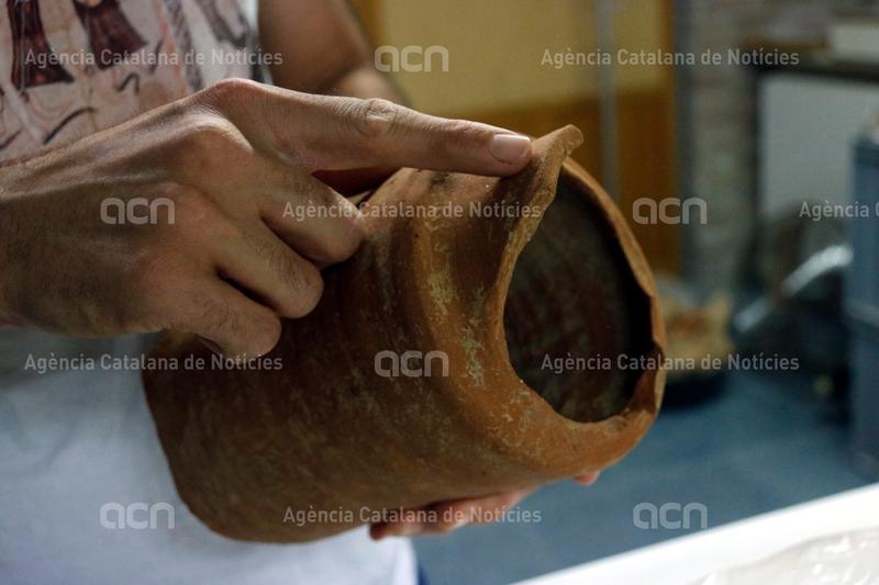 ACNgirona's tweet photo. 📝NOTÍCIA ACN

Els #arqueòlegs troben unes #termes de finals del segle I aC a la vil·la romana del Collet de Sant Antoni de Calonge. @LAP_UdG 

Les excavacions també han permès desenterrar ceràmica i restes de menjar del moment en què es va construir el conjunt.

✍️ @Pi_Xavier https://t.co/dXAP1erq2G