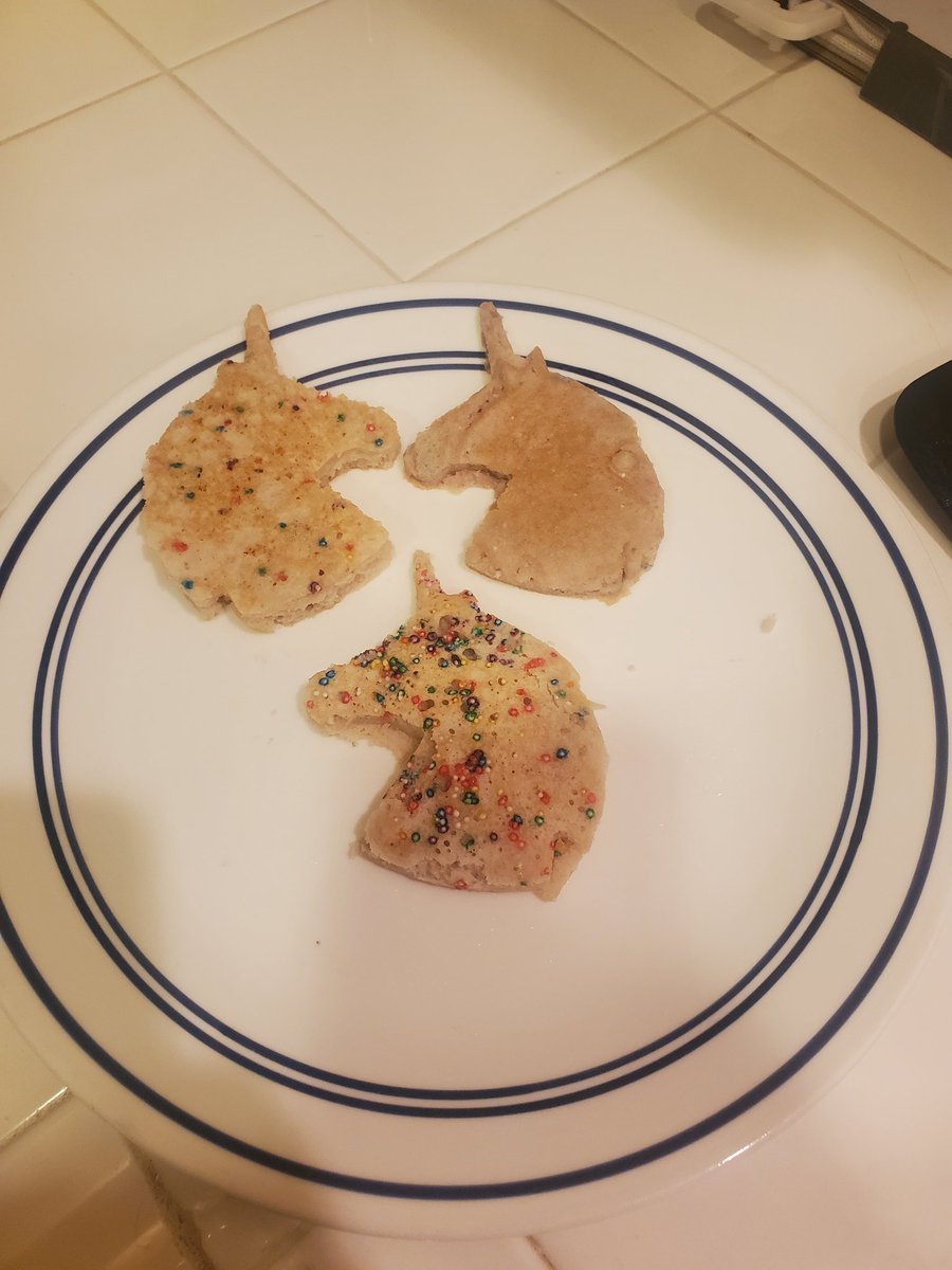 Christina87B's tweet photo. Balloon avalanche and unicorn pancakes for my birthday girl tomorrow when she wakes up. #thisis5 #myprincess 🥰😭 https://t.co/nv7gLP5pGV