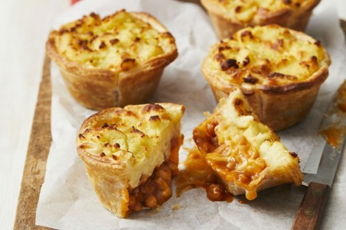 RileyLe34's tweet photo. 5-Ingredient Potato-Topped Baked Bean Pies #food
@lifegoals4me https://t.co/zIrl6TU8bz