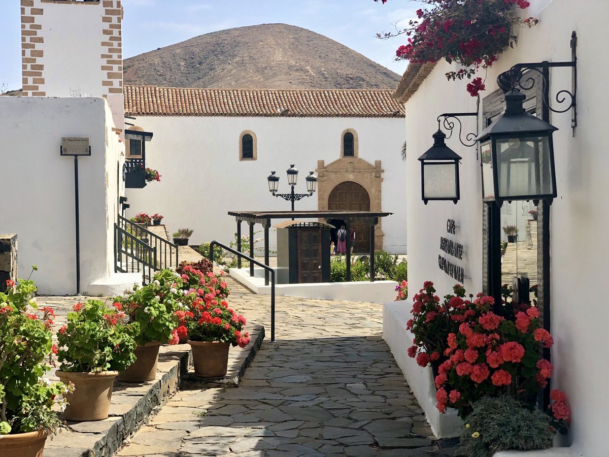 Hashtagmajorero's tweet photo. 14 de julio: Festividad de San Buenaventura.
24 de agosto: Festividad de San Bartolomé.
Fiestas locales en #Betancuria
Fiestas 2023 en #Fuerteventura https://t.co/dkDgnzMOO2