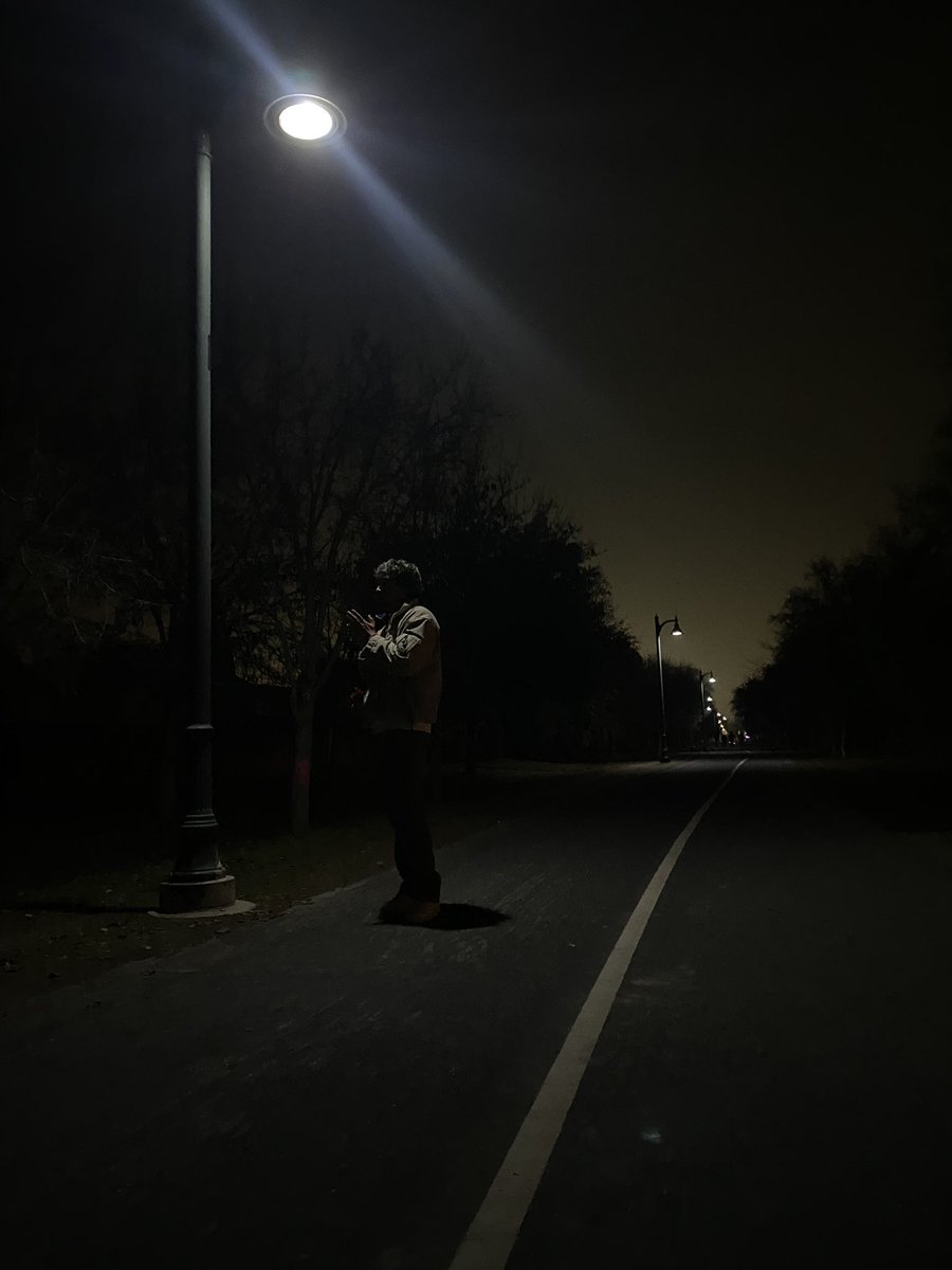 david_da_youngn's tweet photo. Dark out https://t.co/IxfgdS1apv