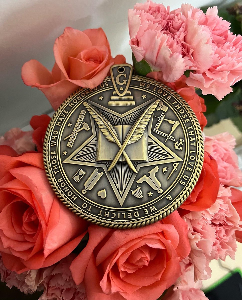 NancyYXN's tweet photo. Custom military MEDALS, emblems, ribbon accessories in various shapes. #enamelpins #enamelpin #enamelpinshop #enamelpinclub #pincollector #pinlover #pingroup #pindesigner #pinstagram #pinmaker #pinshop #pinmurah #pinclub #medal https://t.co/q8tYDYRYwv