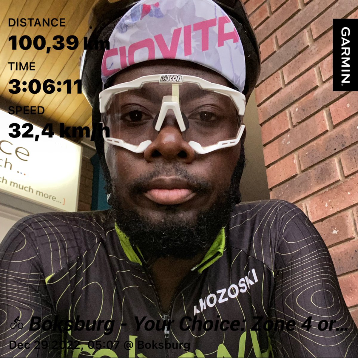 khozoski's tweet photo. Foolish Thursday ride #imbewucyclingclub #FetchYourBody2022 #Ipaintedmyride #cycling #RaphaFestive500 #TrapnLos #Cyclingwithkhozoski 2022 cycling season completed ✅ in Style as I switch back to Running 🏃🏿‍♂️ https://t.co/I0pMddA24K