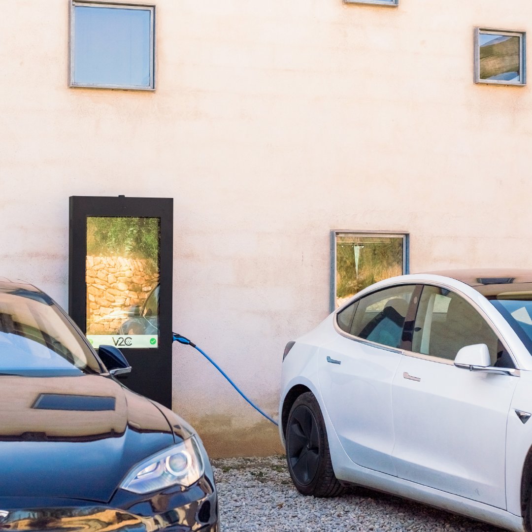 V2C_Charge's tweet photo. Elegancia y potencia en un solo producto. Rentabiliza la inversión realizada integrando en el punto de recarga publicidad. Screen es la mejor opción para cargar en vía pública.
#V2C #Screen #EV #CargandoElMañana #Futuro #echarger #emobility #eco #energiarenovable https://t.co/E5SQC02nTT