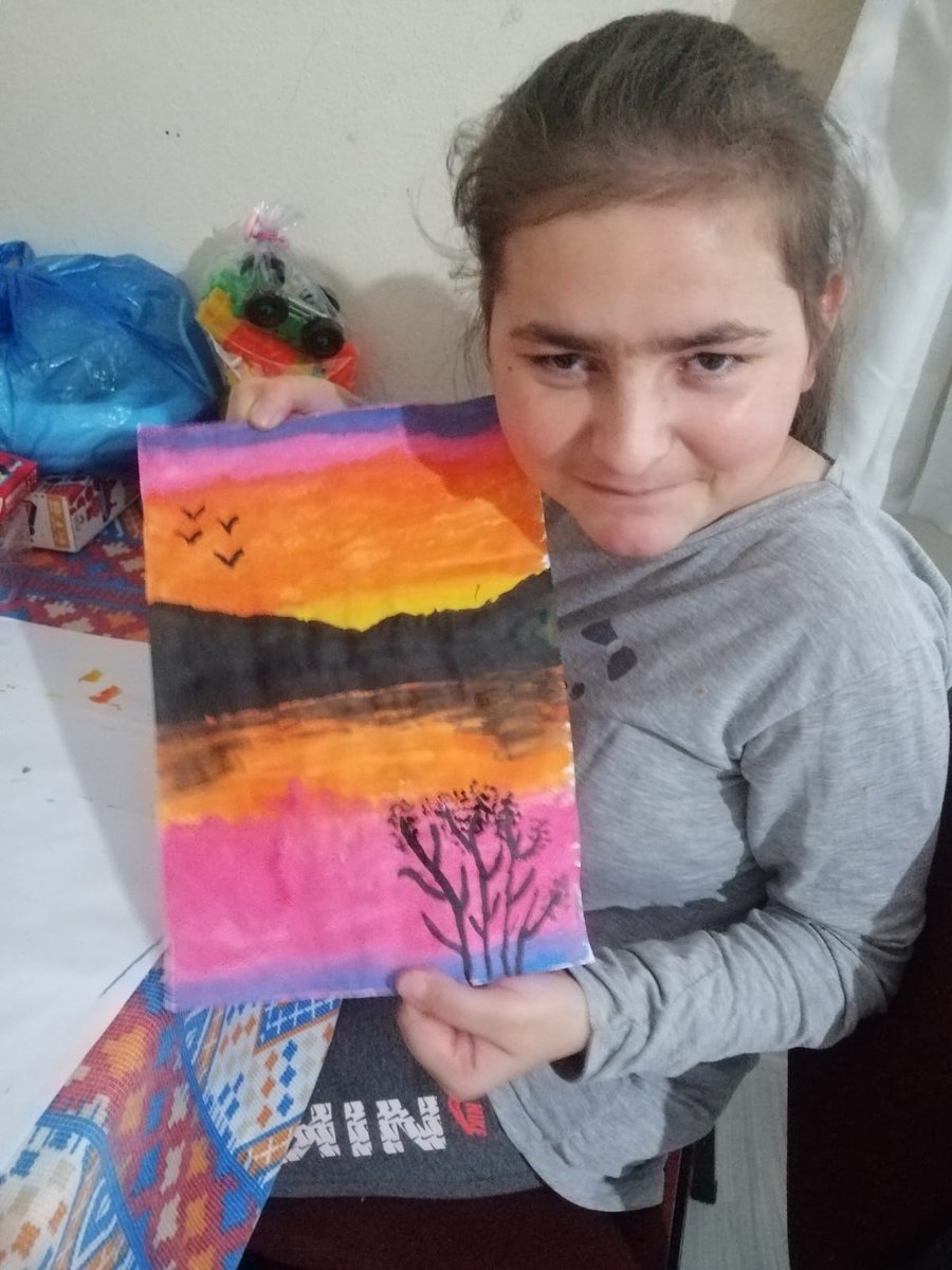 Okulumuz öğretmenlerinden Soner Topal ve öğrencimiz  Nurcan Kuşan'ın resim etkinliğinden...
#DoğayıKoru