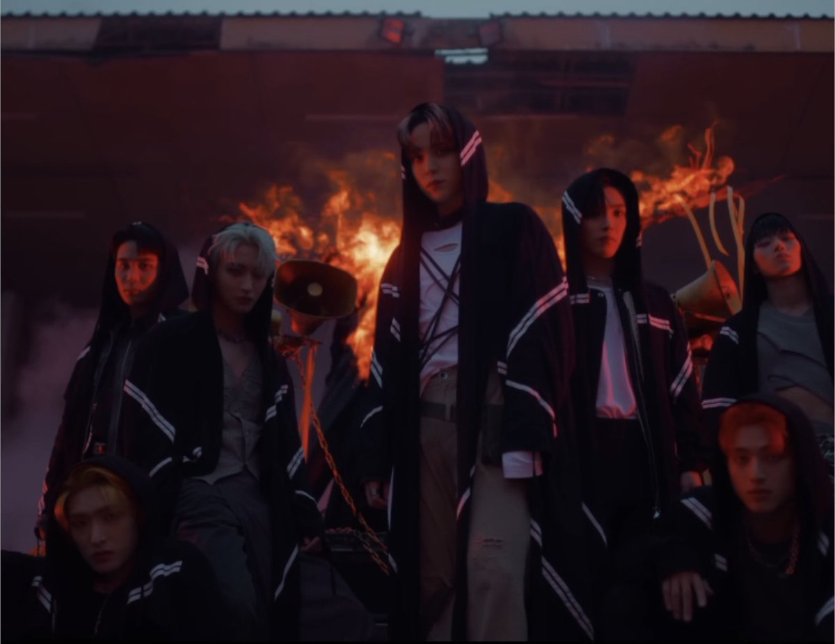 mummymayhem23's tweet photo. It's 3am and I'm wide awake thinking about how the robes they are wearing are like an inverted version of one of the first flags we saw from #ATEEZ during treasure. My theory is that spinoff happens during that Era, the two sides meet #theorytiny #loretiny #ATEEZCOMEBACK_D1 https://t.co/USGxkigRLZ