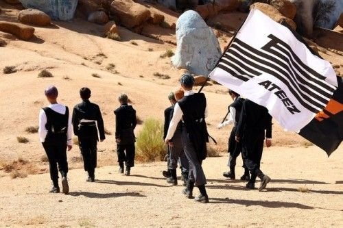 mummymayhem23's tweet photo. It's 3am and I'm wide awake thinking about how the robes they are wearing are like an inverted version of one of the first flags we saw from #ATEEZ during treasure. My theory is that spinoff happens during that Era, the two sides meet #theorytiny #loretiny #ATEEZCOMEBACK_D1 https://t.co/USGxkigRLZ
