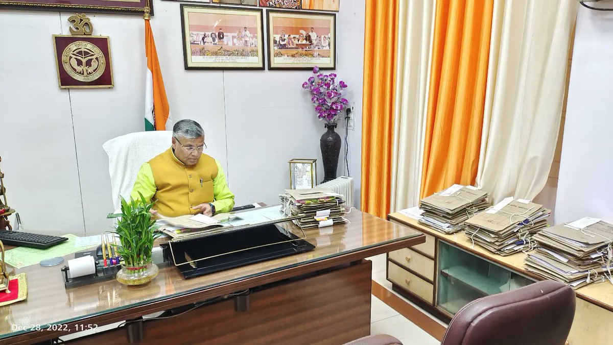 dharmindia51's tweet photo. आज विधानसभा नवीन भवन स्थित अपने कार्यालय पर विभागीय फाइलों का निस्तारण करते हुए।
#NarendraModi 
#AmitShah 
#JPNadda
#MYogiAdityanath #SunilBansal
#Dharampalsingh
#BhupendraSingh 
#PMO_INDIA
#BJP4UP #BJP4IND
#UPgovt
#karagar 
#homgards https://t.co/prLiAwUMAd