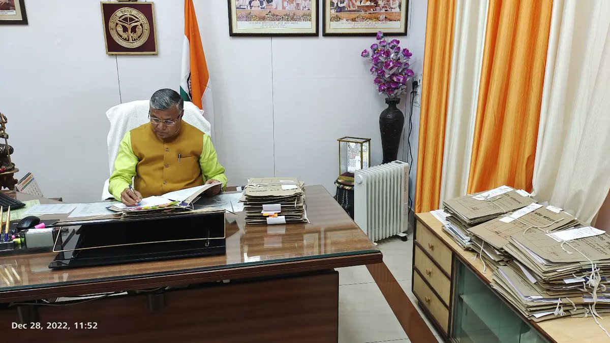 dharmindia51's tweet photo. आज विधानसभा नवीन भवन स्थित अपने कार्यालय पर विभागीय फाइलों का निस्तारण करते हुए।
#NarendraModi 
#AmitShah 
#JPNadda
#MYogiAdityanath #SunilBansal
#Dharampalsingh
#BhupendraSingh 
#PMO_INDIA
#BJP4UP #BJP4IND
#UPgovt
#karagar 
#homgards https://t.co/prLiAwUMAd