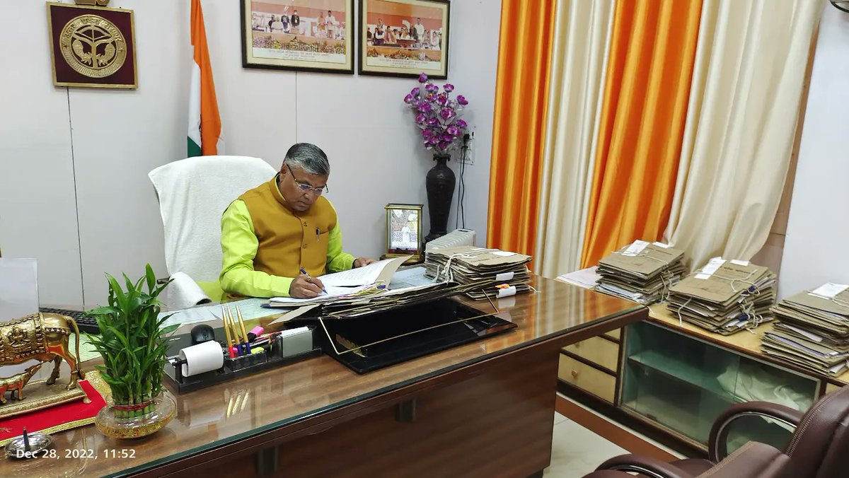 dharmindia51's tweet photo. आज विधानसभा नवीन भवन स्थित अपने कार्यालय पर विभागीय फाइलों का निस्तारण करते हुए।
#NarendraModi 
#AmitShah 
#JPNadda
#MYogiAdityanath #SunilBansal
#Dharampalsingh
#BhupendraSingh 
#PMO_INDIA
#BJP4UP #BJP4IND
#UPgovt
#karagar 
#homgards https://t.co/prLiAwUMAd