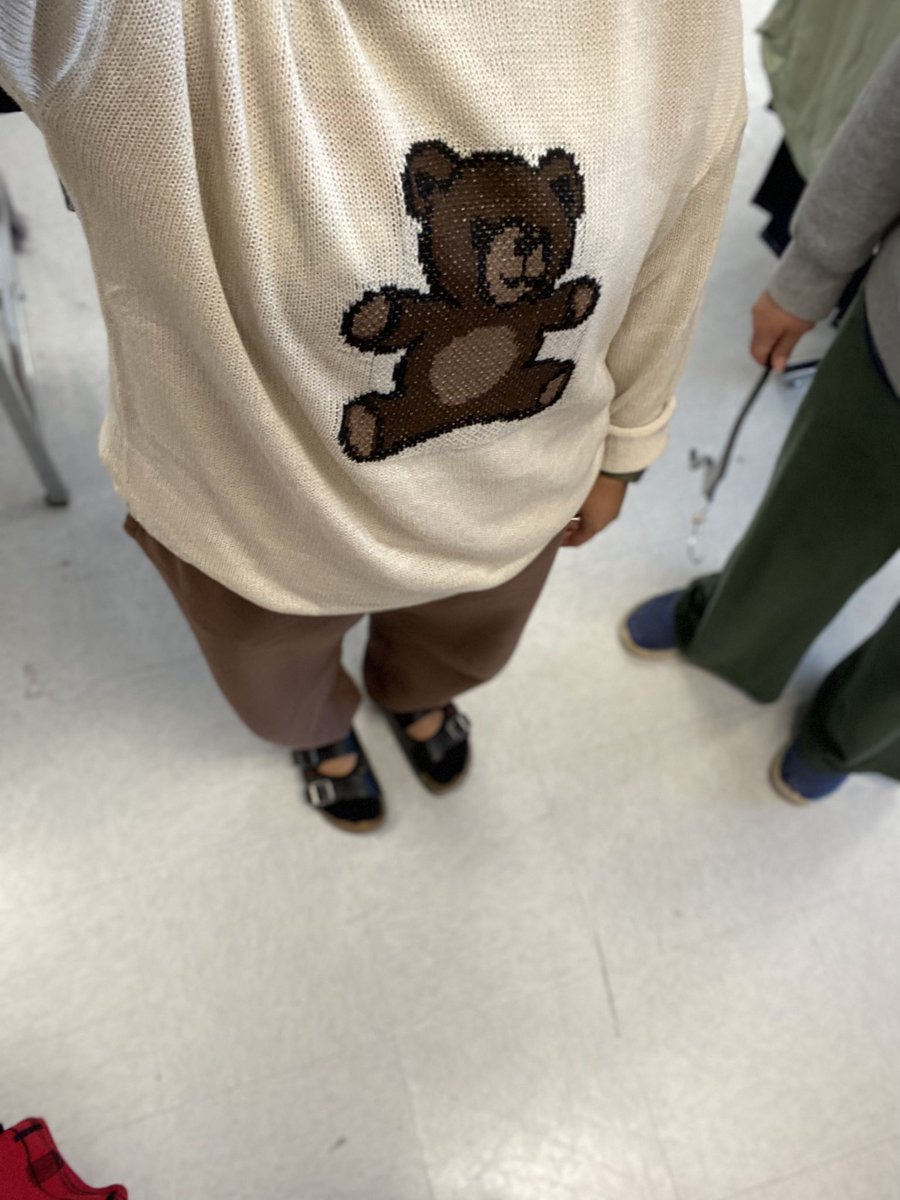_sunn_flower's tweet photo. What do you think? 🤔 
Yes bear? No bear? 🐻 https://t.co/AOhEPT5taA