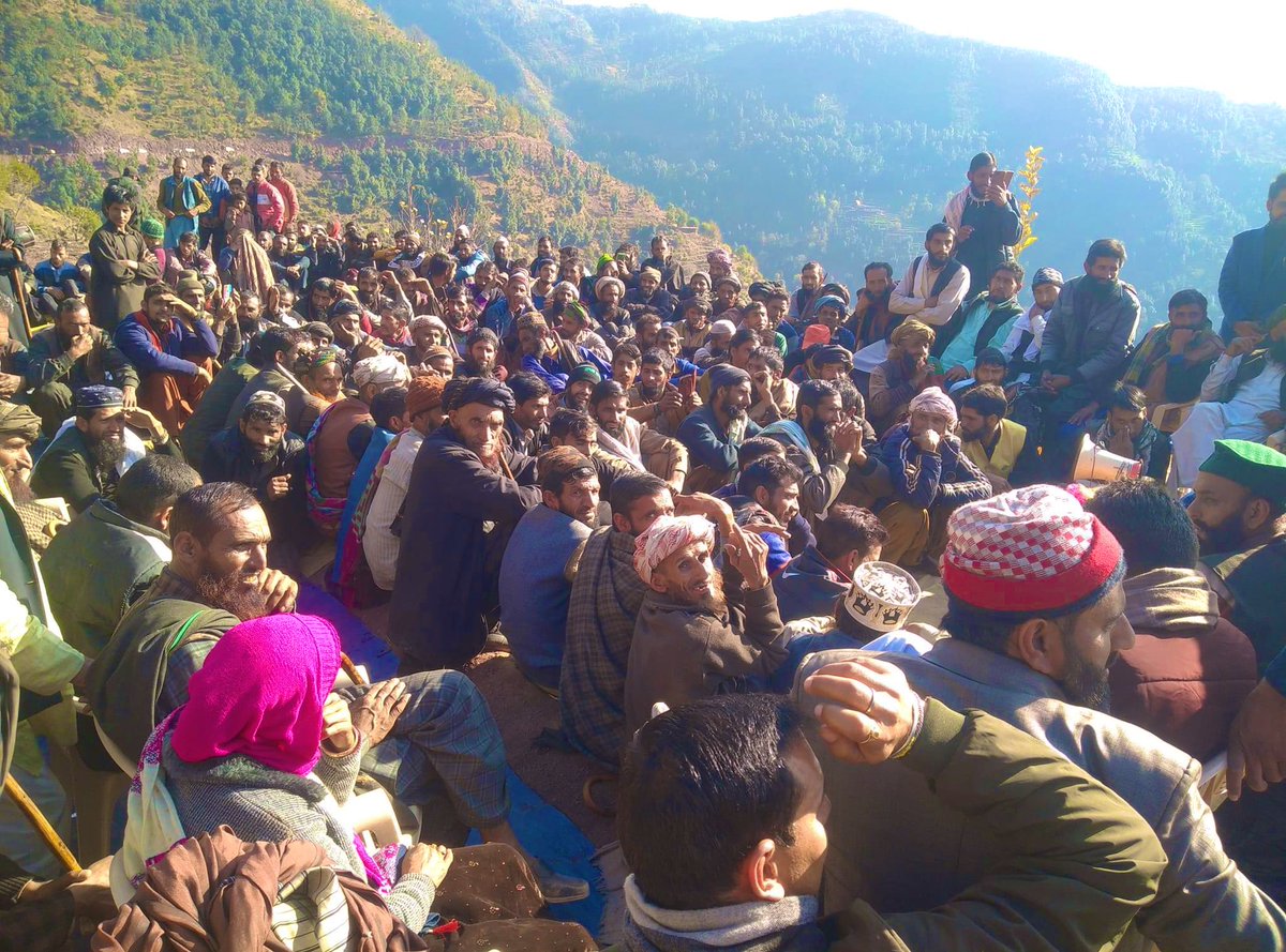 AjazAhmedKhanJK's tweet photo. Interaction with people at ladha narkote tehsil thakrakote https://t.co/O9yNT8lmii