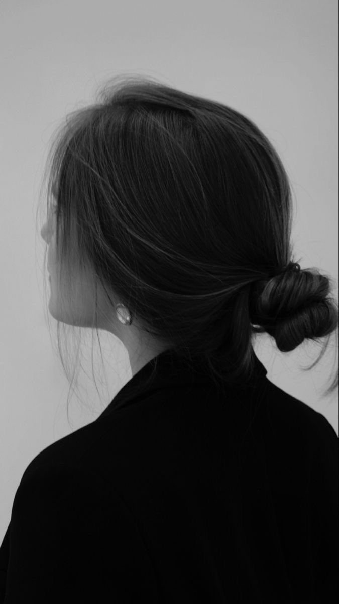 Pourquoi toujours attendre que l’autre fasse le premier pas...
Ce n’est pas un signe de faiblesse mais plutôt une preuve qu’on peut défier sa fierté et que la personne est plus précieuse que son égo.

Agréable journée.

Akila 🪶