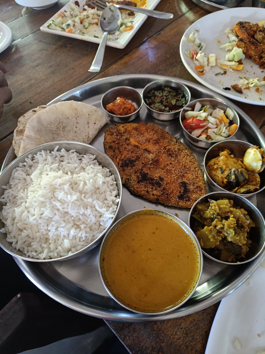 nehaguptade's tweet photo. Goa has some of the best resturants now, but I feel it's the old ones like Brittos and the modest #Malwani thali ones which serve the most amazing good in #Goa still. Others though give you the beach view but fleece your pockets. #FoodInGoa https://t.co/0LF7DtSKDK