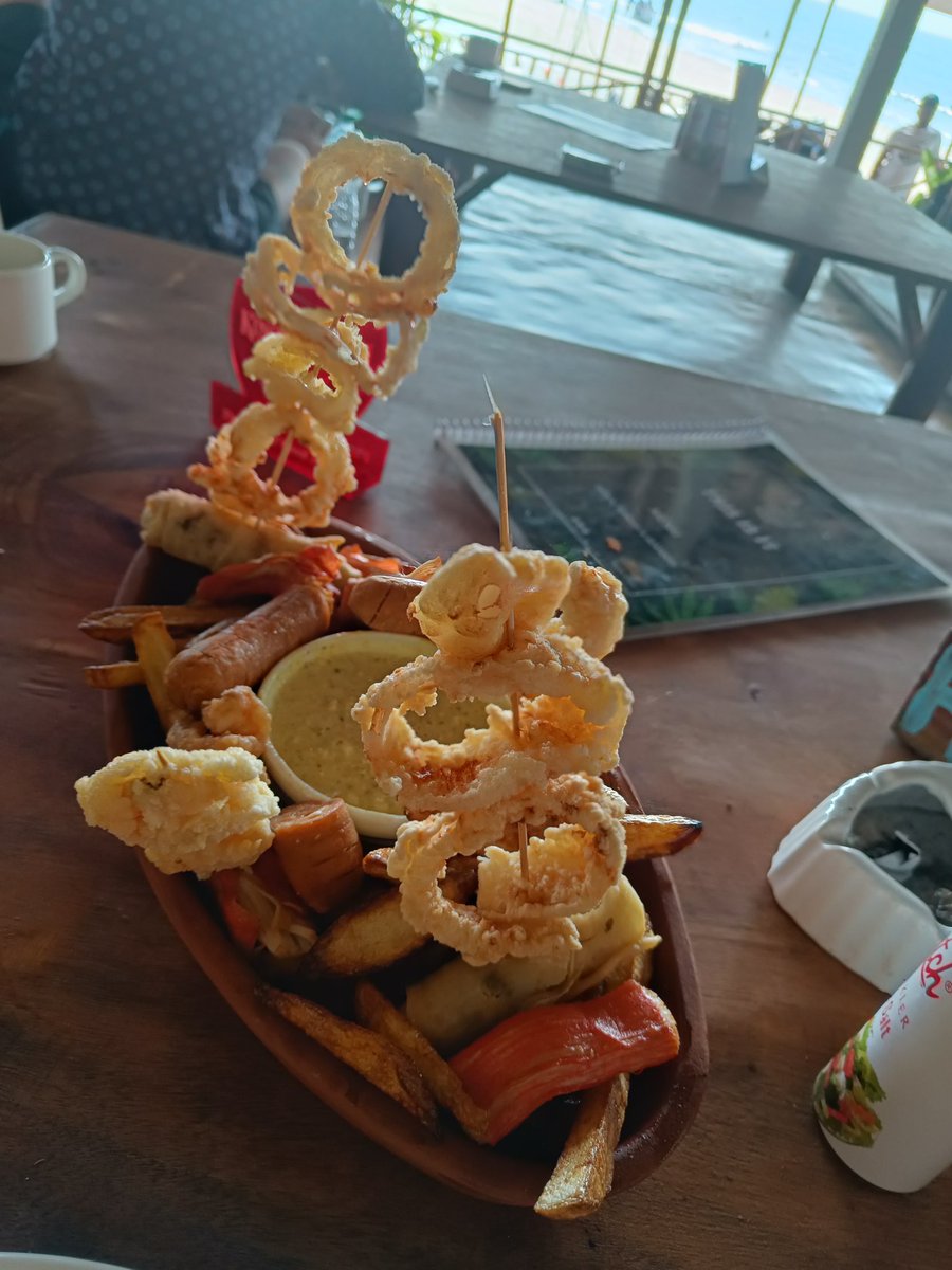 nehaguptade's tweet photo. Goa has some of the best resturants now, but I feel it's the old ones like Brittos and the modest #Malwani thali ones which serve the most amazing good in #Goa still. Others though give you the beach view but fleece your pockets. #FoodInGoa https://t.co/0LF7DtSKDK