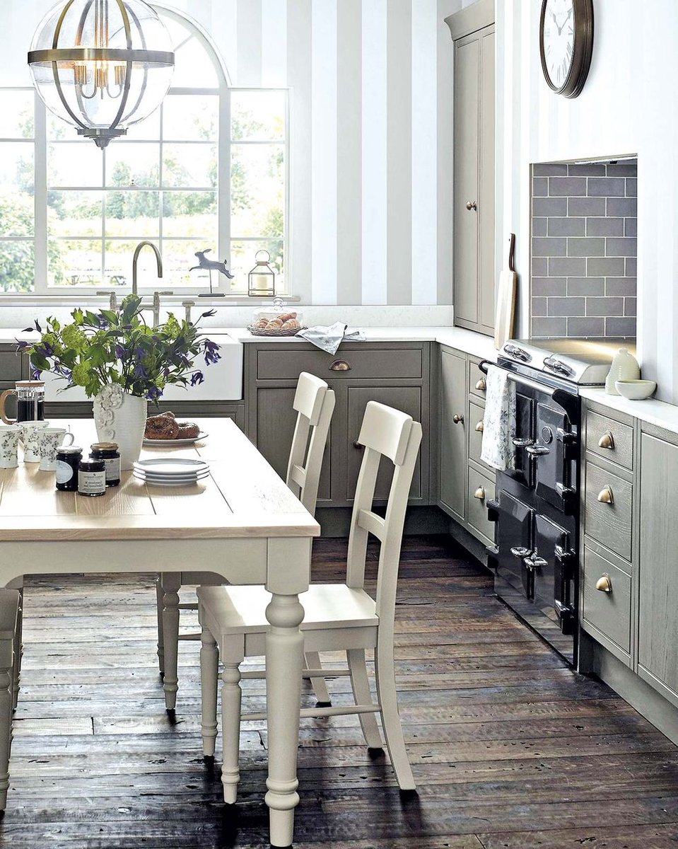 MicasaRevista's tweet photo. Estos son algunos ejemplos de cocinas con comedor integrado. Seguro que te inspiran para decorar la tuya. Son muy sencillas y prácticas, pero cada una ofrece un estilo diferente. Si quieres ver más: https://t.co/LzA0iNnMmF https://t.co/Olc3pxeSN7