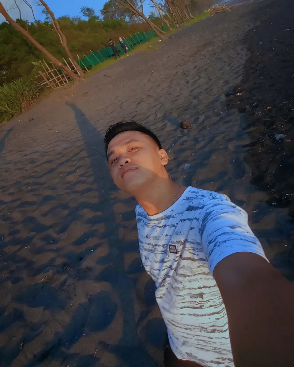 BlusukanBantul's tweet image. repost @wahyu_waton
JANGAN DI GESER ➡️

#wahyuwaton  #jogja24jam #explorekulonprogo #jogjaku #yogyakarta #blusukanbantul #explorebantul #explorejatim #explorejogja #explorejateng #ketoprakjowo #jogjainfo #exploregunungkidul #jogjajateng #jogjaistimewa #purworejohitz