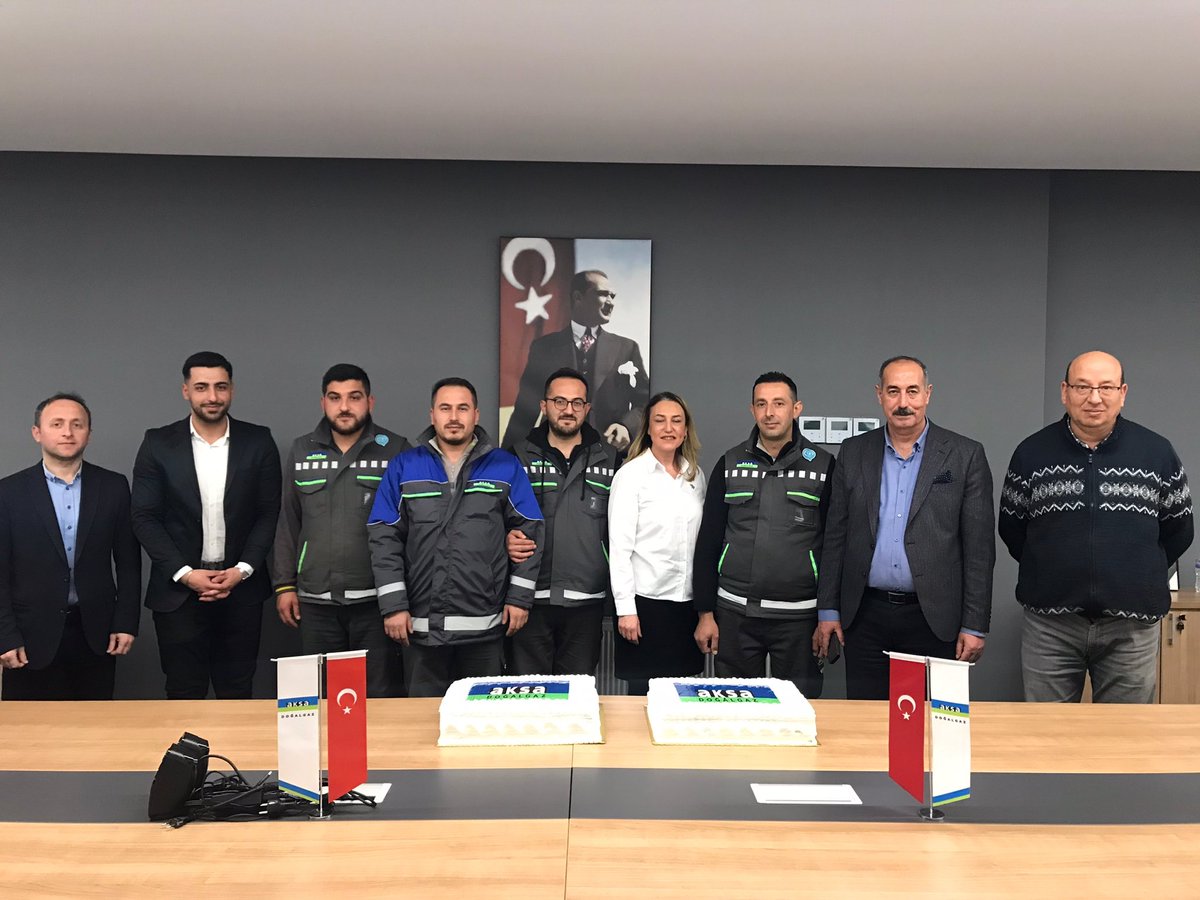 AksaBilecik's tweet photo. Biz birlikte güçlüyüz ve mutluyuz. Şirketimize 10 yıl emek veren çalışma arkadaşlarımızın plaket takdimi yapıldı. #Bunerjibizdevar #iyikivarsınız #Bilecik #Bolu #aksa https://t.co/1rQk6oq6pm