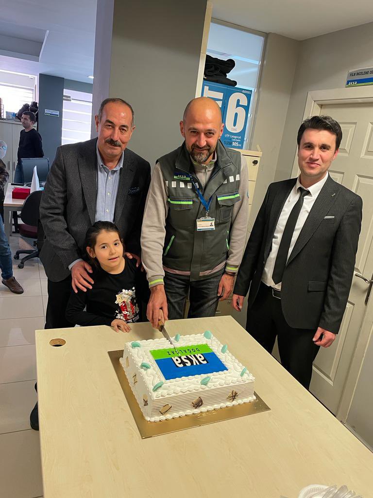 AksaBilecik's tweet photo. Biz birlikte güçlüyüz ve mutluyuz. Şirketimize 10 yıl emek veren çalışma arkadaşlarımızın plaket takdimi yapıldı. #Bunerjibizdevar #iyikivarsınız #Bilecik #Bolu #aksa https://t.co/1rQk6oq6pm