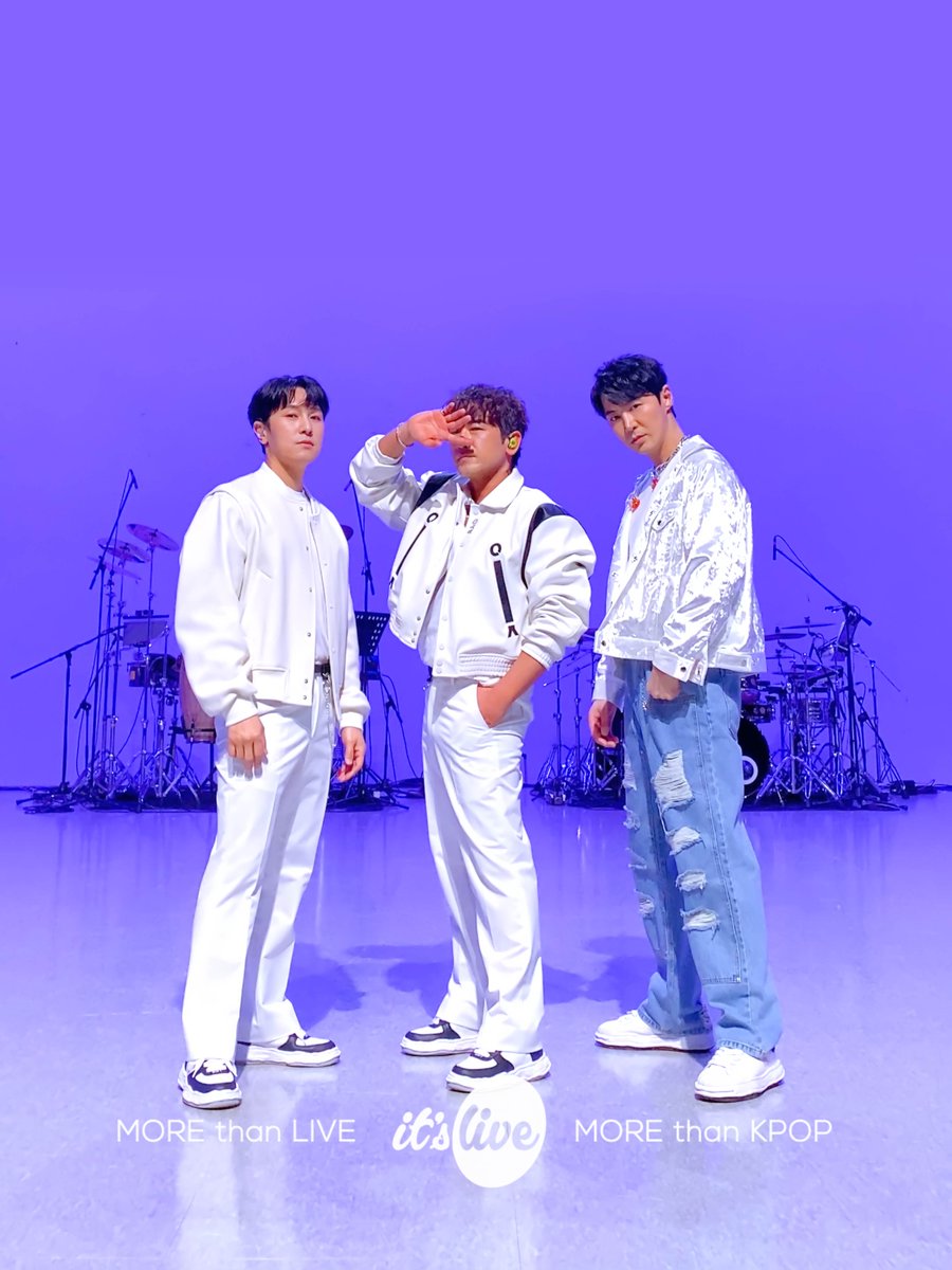 신화WDJ의 잇츠라이브 현장 포토!📸
SHINHWA WDJ의 ‘Tomorrow &amp; Flash' 무대를
유튜브 it's Live 채널에서 확인하세요!✨

#itsLive #신화WDJ #Tomorrow #Flash #SHINHWA_WDJ #KPOP #잇츠라이브