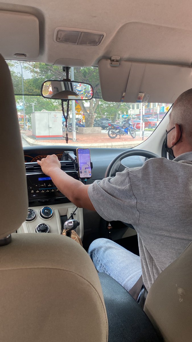 ciraplaici's tweet photo. 5 bintang untuk pakcik ni sebab dia tak bercakap dengan i🤩 https://t.co/hZ1OJhVXmQ