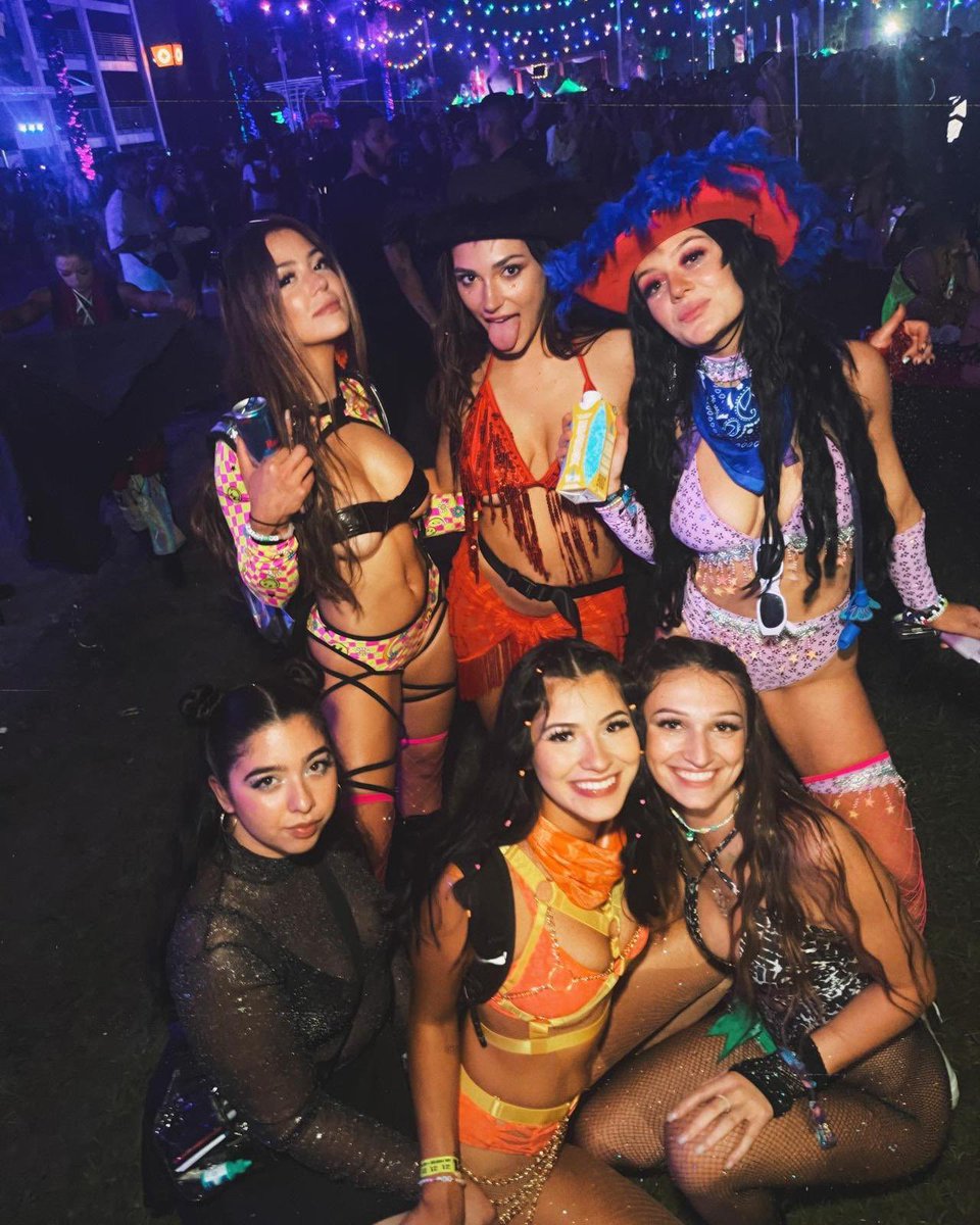 stephMesposito's tweet photo. Rave to the grave 🤩 https://t.co/JHB9RQ85hP