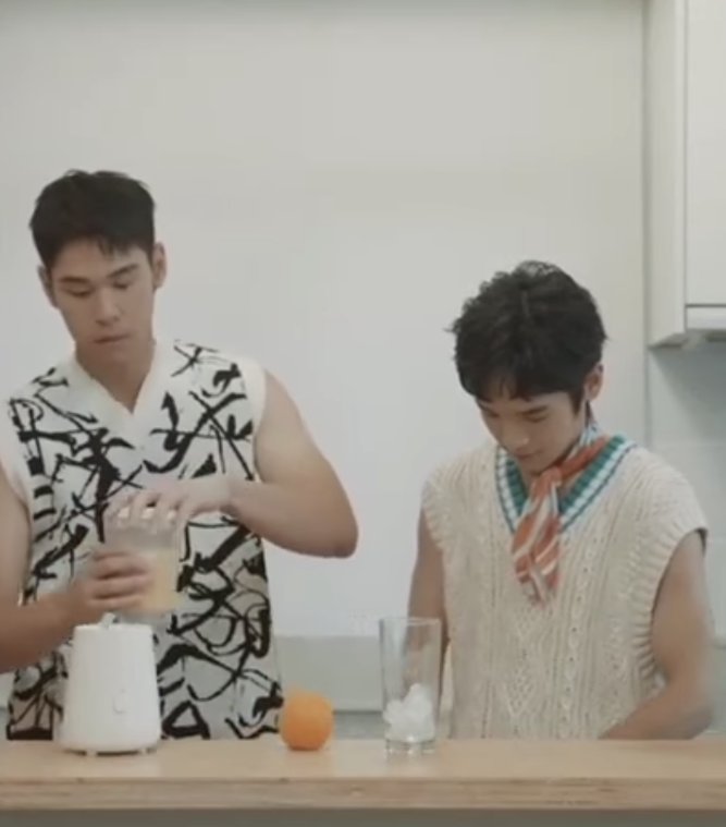 siro_nimo's tweet photo. Here, a (late) Xmas present 🎁
My Fanfic about Alex &amp; RJ from the drama #MyToothYourLove 

Alex &amp; RJ : Heart Shaker 🍸❣️

#AlexChou #AlexRJ #我的牙想你 
⤵️
https://t.co/4Urmax9qFh https://t.co/e8sgtNiRaO