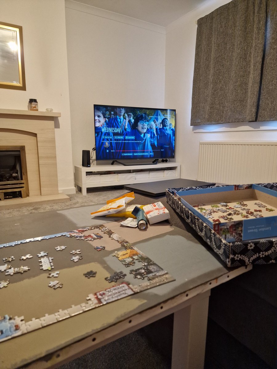 erinrix01's tweet photo. Not exactly what I thought my holidays would be ๐คง๐ค๐ท Though the netflix catchup is going well...
#aussieinscotland #housebound #netflix #sick #jigsaw #secondyearinarow #decemberflu #glasgow https://t.co/Fxbmz45o0p
