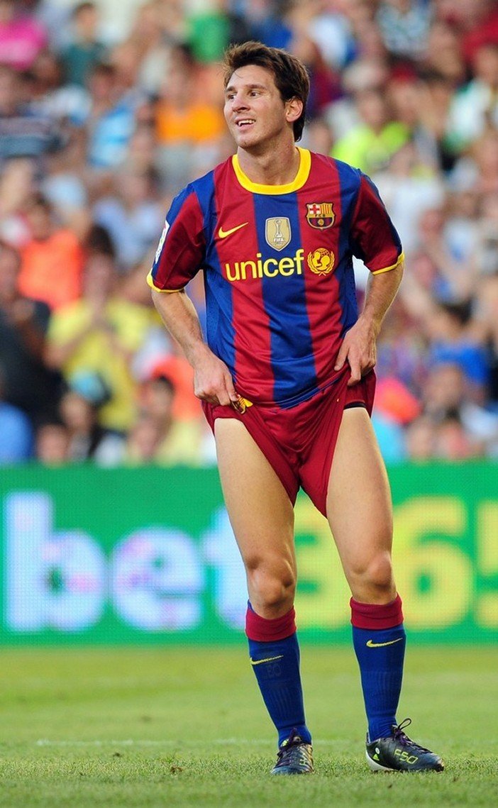jacklinreal's tweet photo. @Kuvukiprince @registability I'm definitely no expert on this subject, but I found this image of Messi's knees. Also I just realised that your comment is over 3 years old, how's your son's knees doing now? https://t.co/J0hBLtOTok