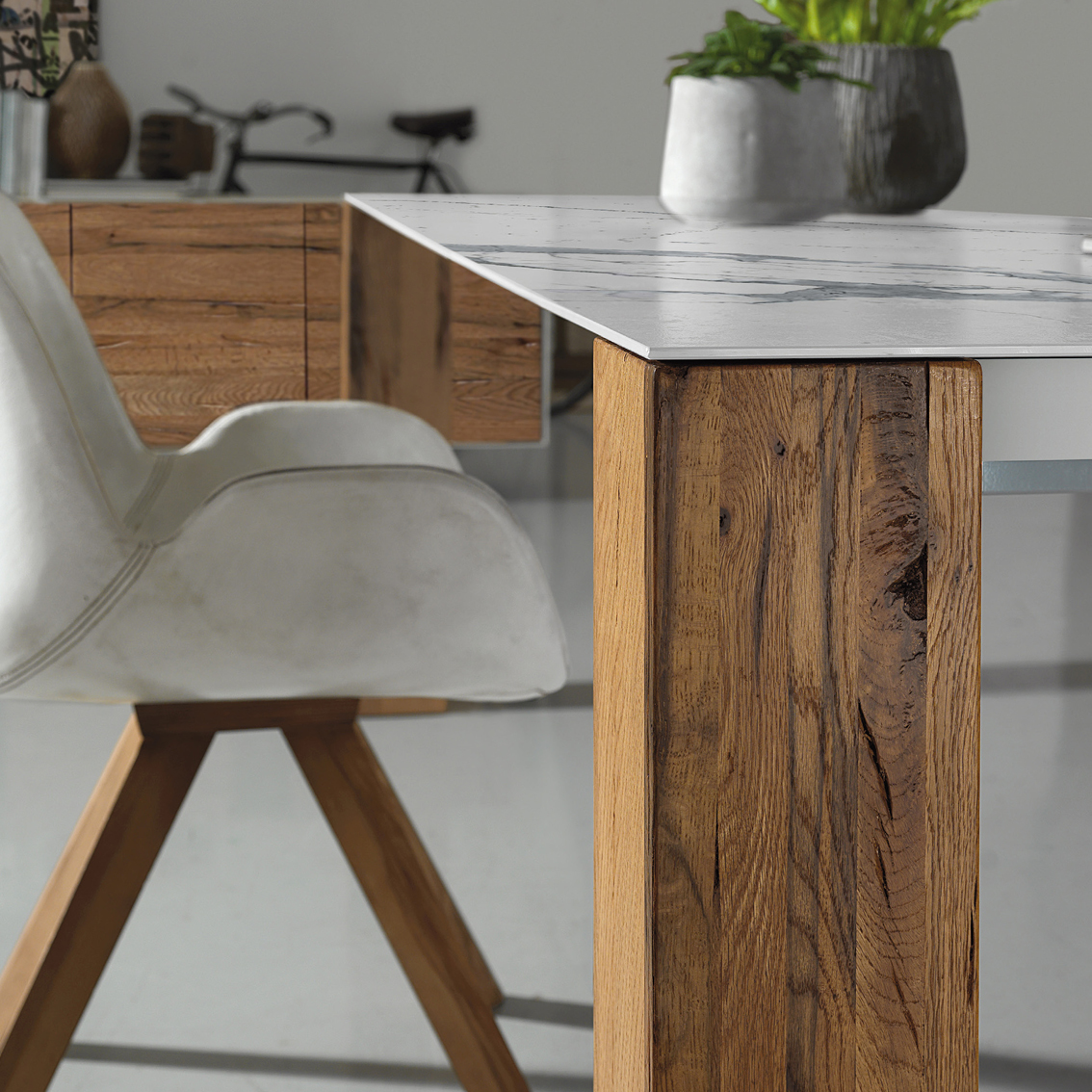 Semeraro14's tweet photo. FORTE, un tavolo allungabile con piano in ceramica abbinato a gambe in rovere massiccio.
Qualità materiali ed estetiche racchiuse in un prodotto unico... personalizzabile con diverse finiture.
#semeraro https://t.co/ctpl5EjMAP