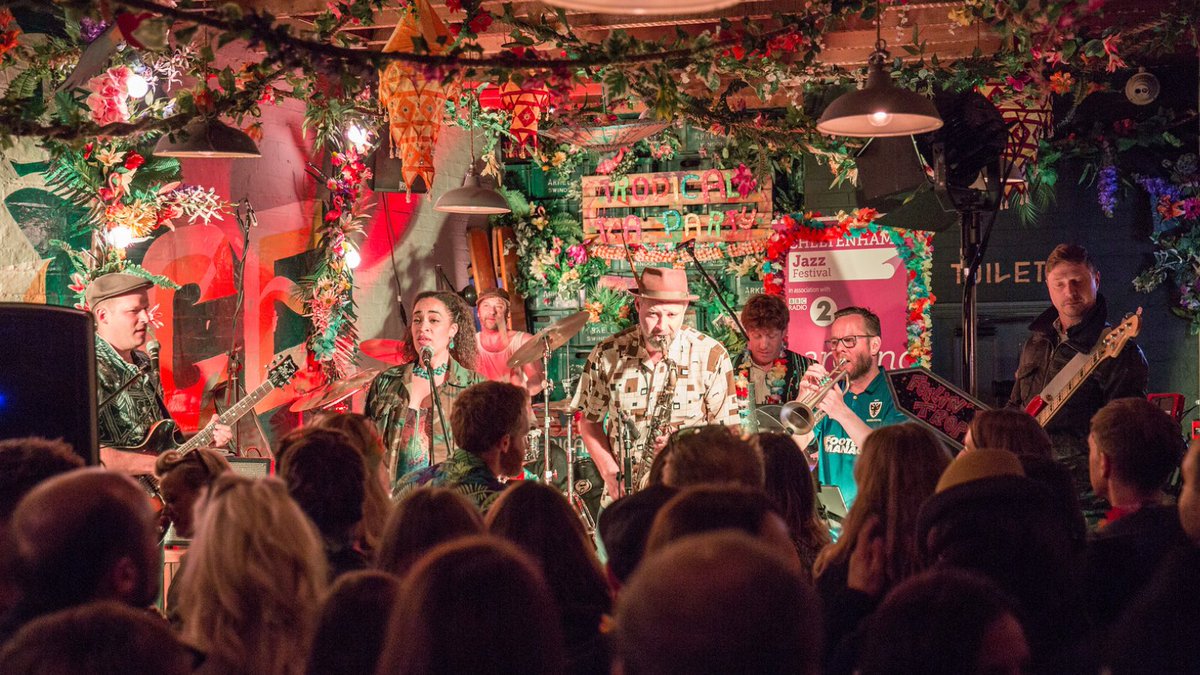 Apply to be part of #CheltJazzFest's...around town programme 🎷

We're searching for artists to appear at pop-up performances in the town centre and free stages on the Festival site 🎪

All are welcome, from acoustic singer-songwriters to big bands. Apply: cheltenhamfestivals.com/jazz/news/appl…