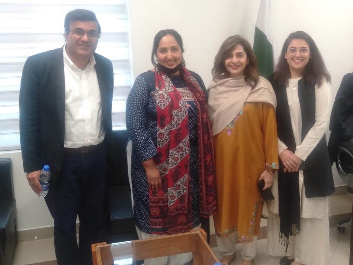 LUMS_SOE's tweet photo. Mehreen Noon, Director, Office for Partnerships at SOE visited Sundar STEM School to discuss prospects of academic engagement and partnership opportunities between the two organizations.
#LifeatLUMS #LifeatSOE #SOEPartnerships https://t.co/KB8vpmYteb