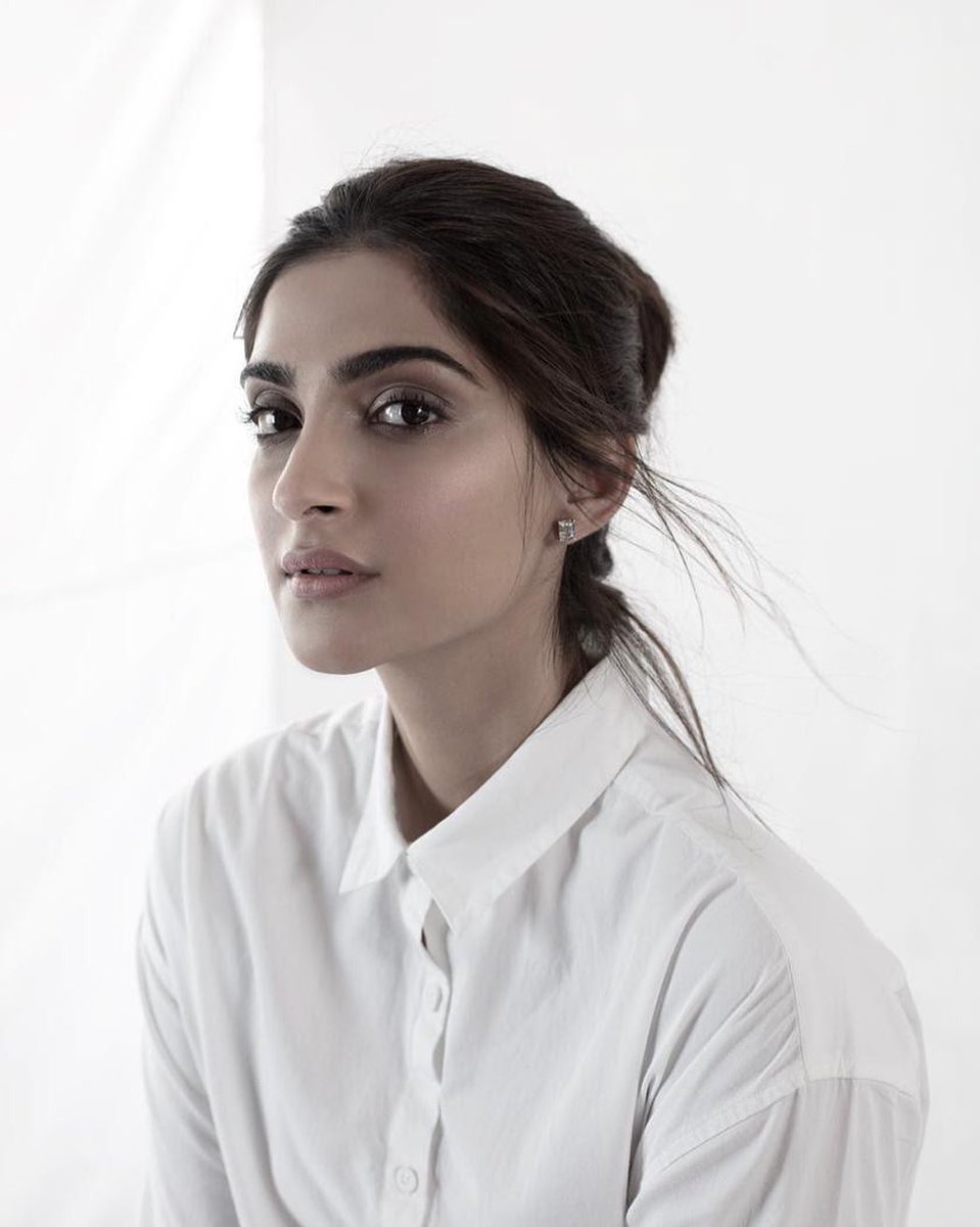 That's Sonam Kapoor for you all. ❤️
