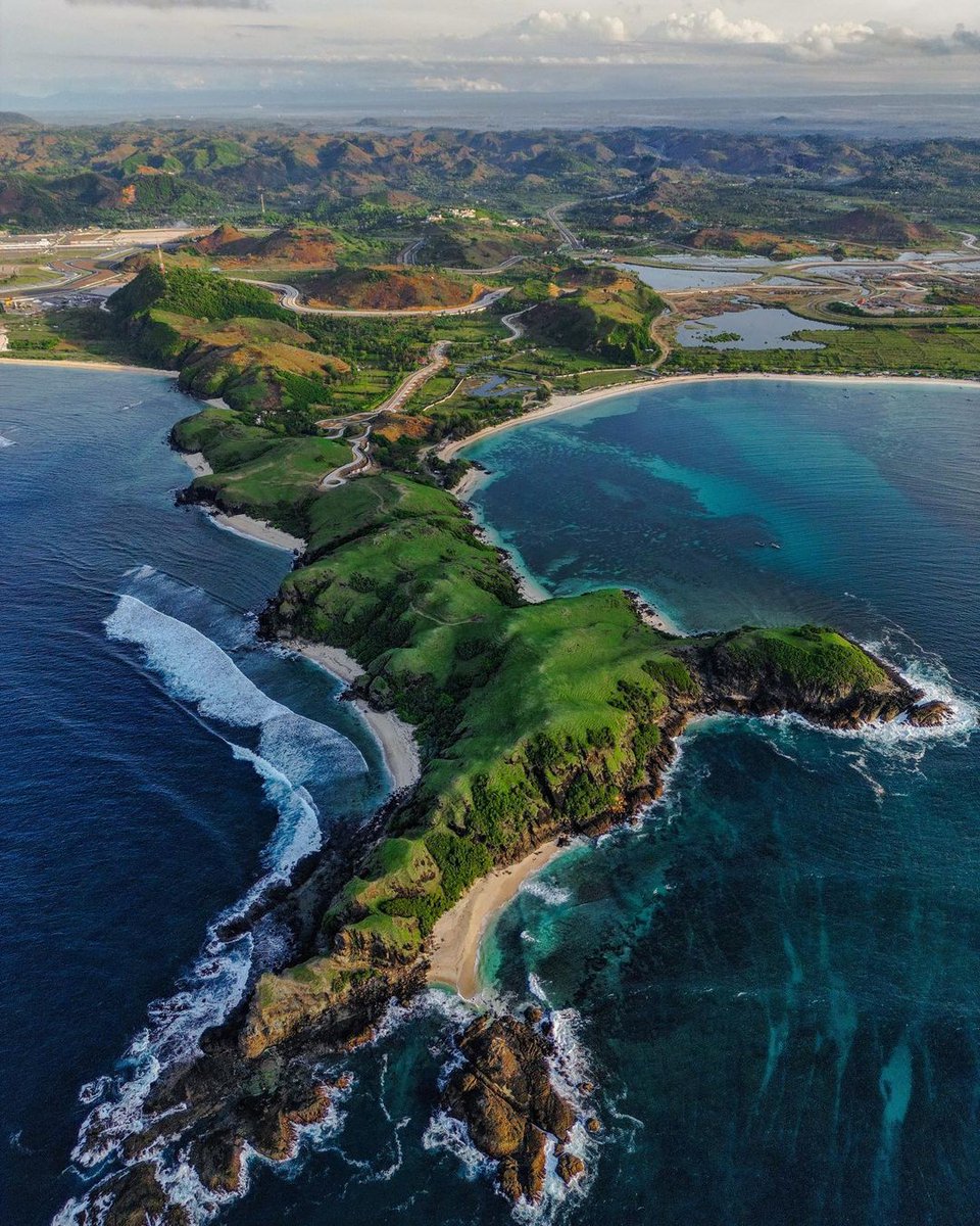 Whether it's sunset or sunrise, there's no view as ravishing as the ones you're going to see here.

📍: Merese Hill, Lombok, West Nusa Tenggara
📷IG: @/rezaomeds

#WonderfulIndonesia