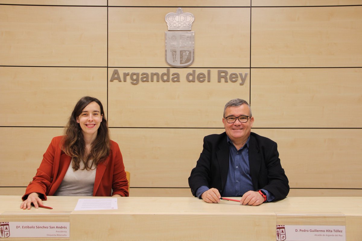 GuillermoHita's tweet photo. Firmado el acuerdo de prórroga de colaboración con la @ORitornello, formada por músicos y músicas argandeños.
Dentro de poco, al comenzar el año, disfrutaremos de su concierto extraordinario de Año Nuevo.
#ArgandaEsCultura https://t.co/sQ1HBLNpmI