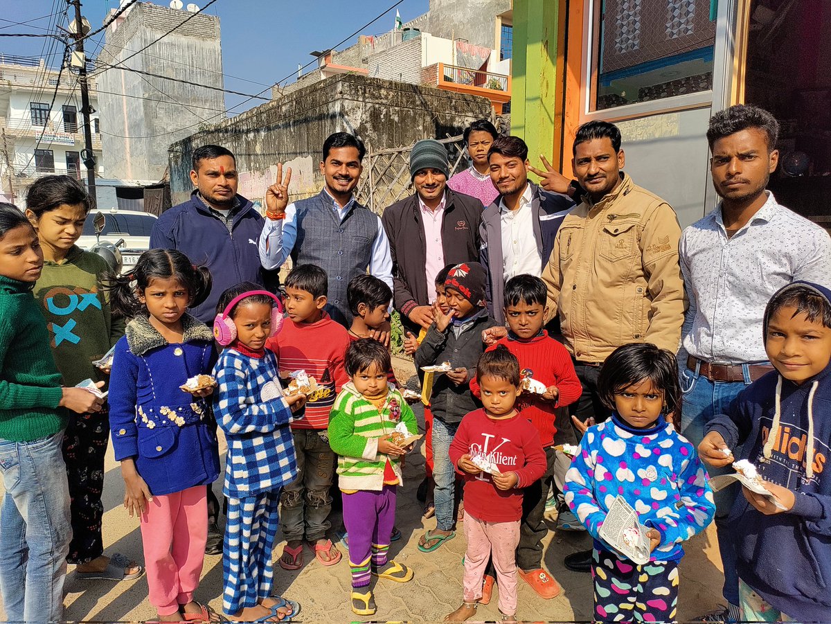 JANTA4jitendra's tweet photo. जनता विकास सेवा संस्थान #कार्यालय में ह्रदय प्रिय बड़े भईया श्री Mahendra Singh जी का #जन्मदिन सभी साथियों के साथ मनाया। एव अपने हृदय की अन्नत गहराइयो से ईश्वर से आपके उत्तम स्वास्थ्य, दीर्घायु,उन्नति,प्रगति,वैभव व ऐश्वर्य के साथ सफल जीवन की प्रार्थना करता हूँ https://t.co/TrECJx8xDq