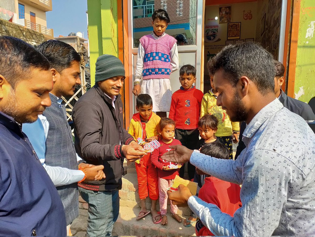 JANTA4jitendra's tweet photo. जनता विकास सेवा संस्थान #कार्यालय में ह्रदय प्रिय बड़े भईया श्री Mahendra Singh जी का #जन्मदिन सभी साथियों के साथ मनाया। एव अपने हृदय की अन्नत गहराइयो से ईश्वर से आपके उत्तम स्वास्थ्य, दीर्घायु,उन्नति,प्रगति,वैभव व ऐश्वर्य के साथ सफल जीवन की प्रार्थना करता हूँ https://t.co/TrECJx8xDq