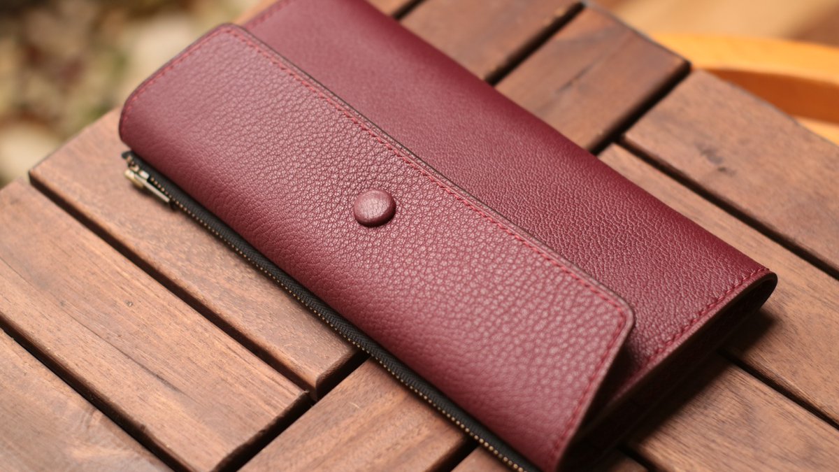 Malikalkarim90's tweet photo. @aMrazing Bahanya yg dipake itu namanya alran sas chevre sama german calfskin, crafter lokal skrg emg udah bagus2 kak, gak kalah kualitas tangannya dgn crafter luar. Saya juga crafter lokal buat dgn bahan alran chevre ini bbrapa hasil buatan ttangan saya. https://t.co/TR4PSjtYdQ https://t.co/tCSu0GATzp