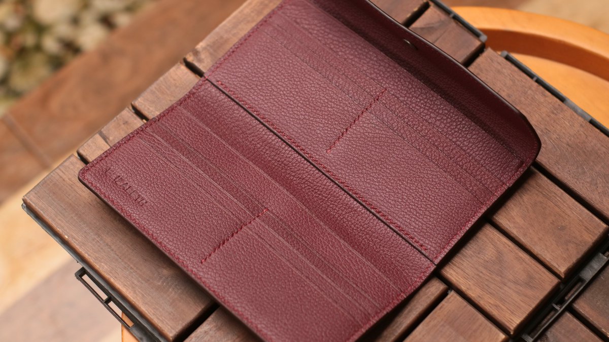 Malikalkarim90's tweet photo. @aMrazing Bahanya yg dipake itu namanya alran sas chevre sama german calfskin, crafter lokal skrg emg udah bagus2 kak, gak kalah kualitas tangannya dgn crafter luar. Saya juga crafter lokal buat dgn bahan alran chevre ini bbrapa hasil buatan ttangan saya. https://t.co/TR4PSjtYdQ https://t.co/tCSu0GATzp
