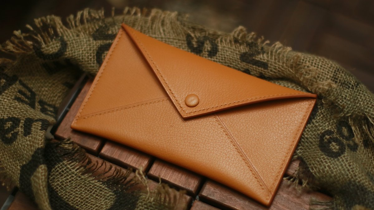 Malikalkarim90's tweet photo. @aMrazing Bahanya yg dipake itu namanya alran sas chevre sama german calfskin, crafter lokal skrg emg udah bagus2 kak, gak kalah kualitas tangannya dgn crafter luar. Saya juga crafter lokal buat dgn bahan alran chevre ini bbrapa hasil buatan ttangan saya. https://t.co/TR4PSjtYdQ https://t.co/tCSu0GATzp