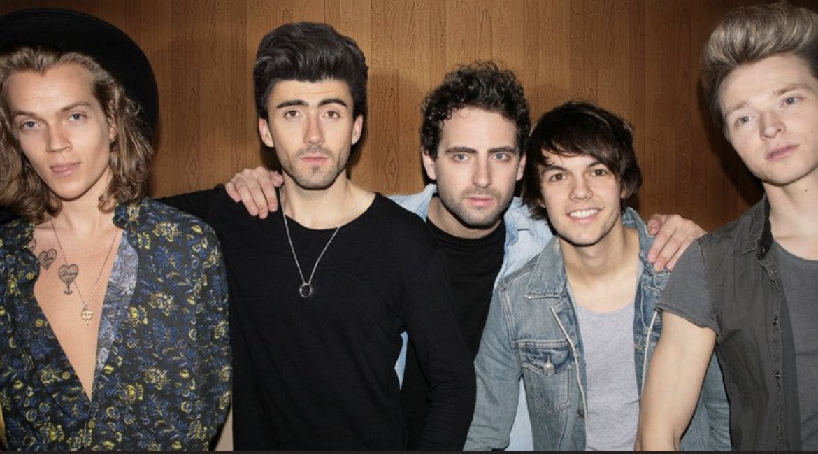 Hazzapoo1's tweet image. this isn’t one direction this is opposite direction