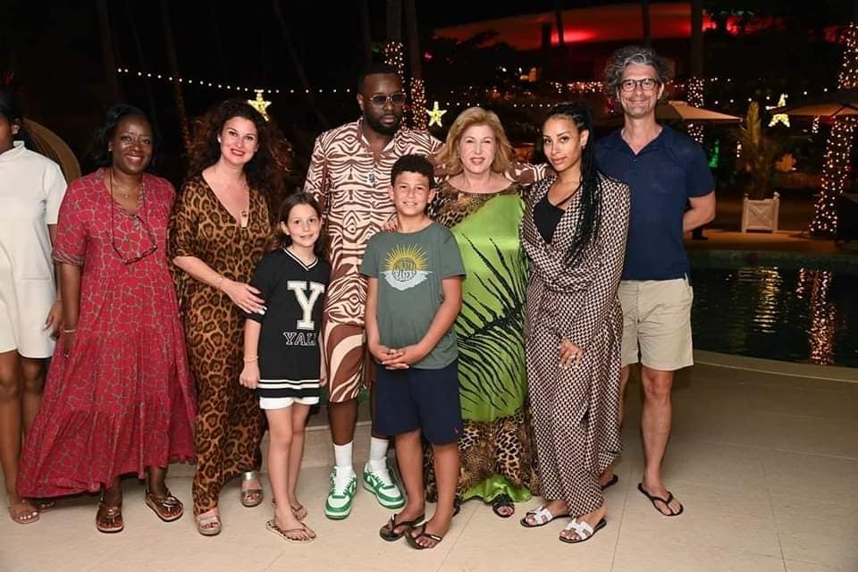 zapping_ci's tweet photo. #cotedivoire : Pendant la fête de Noël, la Première Dame, Mme Dominique Ouattara a reçu Gims
#CIV #CIV225 #Abidjan #guims #musique https://t.co/uEb5BY56ya