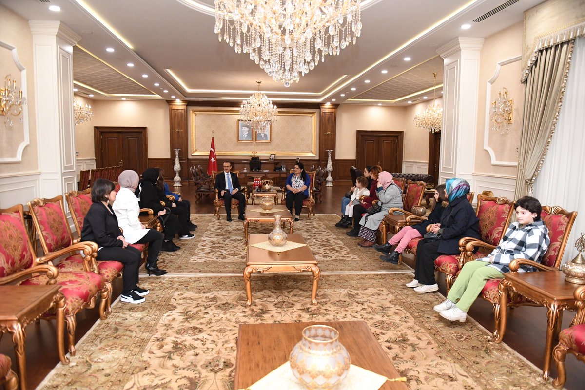 SeddarYavuz's tweet photo. Valiliğimizce yürütülen Özel Nedenlerin Engelleri ile Mücadele #ÖNEM Projesi kapsamında #Hamisi olduğumuz çocuklarımızla buluşmaya ve onlara rehberlik etmeye devam ediyoruz. https://t.co/FlcMPLVxXH