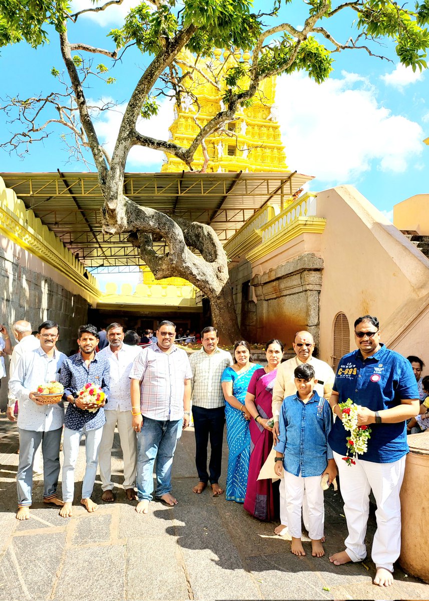 prasannapatilpp's tweet photo. 29.12. 2022 ಮೈಸೂರಿನ ಚಾಮುಂಡಿ ಬೆಟ್ಟದಲ್ಲಿ ಶ್ರೀ ಚಾಮುಂಡೇಶ್ವರಿ ದೇವಿಯ ದರ್ಶನ ಮಾಡಲಾಯಿತು #prathapgoudapatil #prasannapatil https://t.co/OWTqe6eG1H