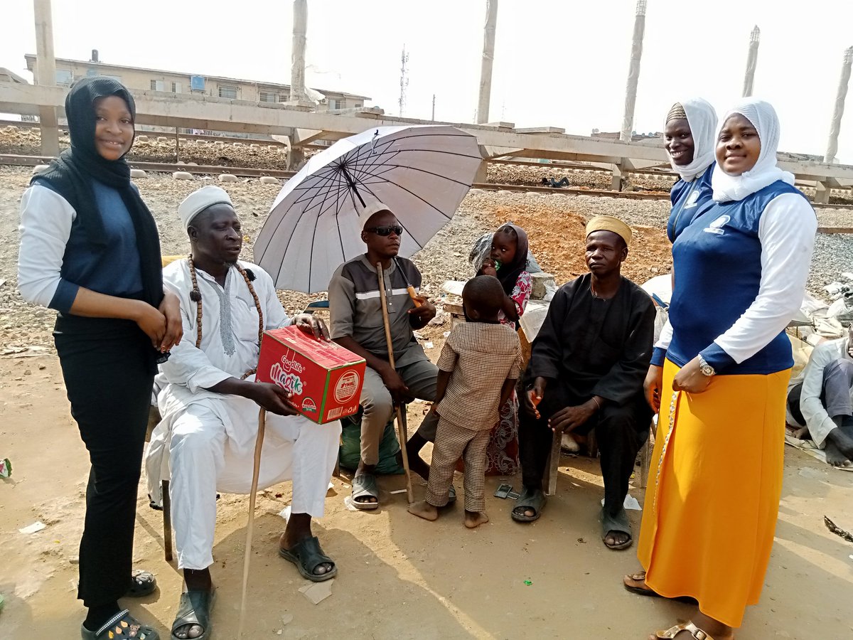 Official_DDBF's tweet photo. Beautiful THROW BACK THURSDAY With the amazing kids of Ilupeju in Mushin.
Thank you @lagosfoodbank for this wonderful support
#ThrowbackThursday
#DynamicDreamBuilders
#StandingAsOneForEveryone
#ServiceToGodAndHumanity https://t.co/VLWYQ44RHl